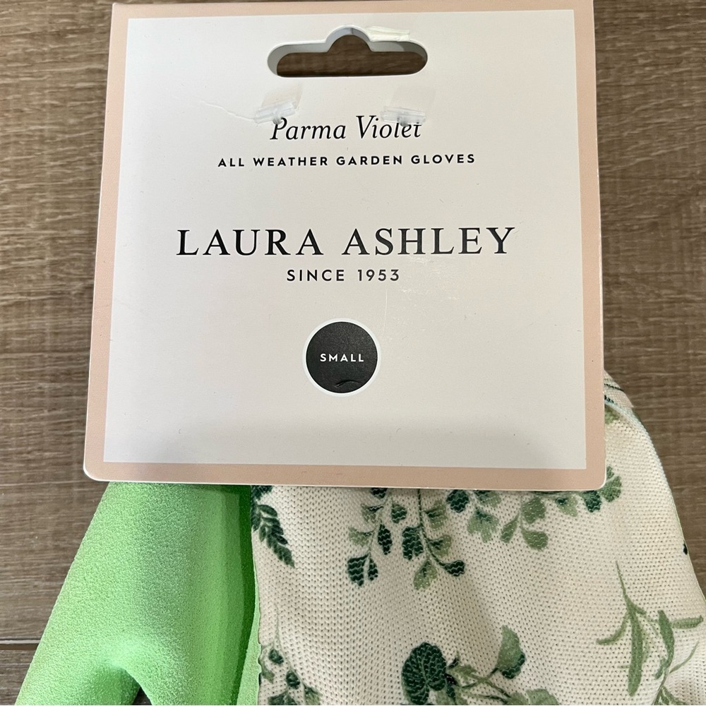 Bundle of Laura Ashley Gardening Gloves &‎ A Set of 2 Kitchen Aid Tea Towels NEW - Picture 3 of 9